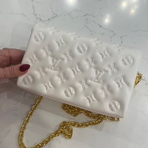 White clutch with detachable chain
